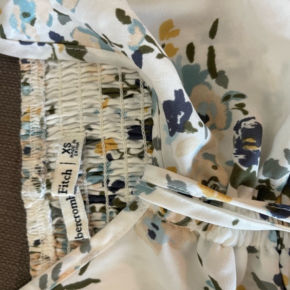 Abercrombie Floral Top XS - Picture 2 of 2